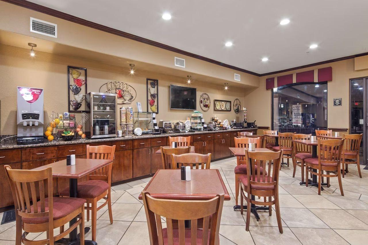 Best Western Plus Victoria Inn & Suites Exterior foto